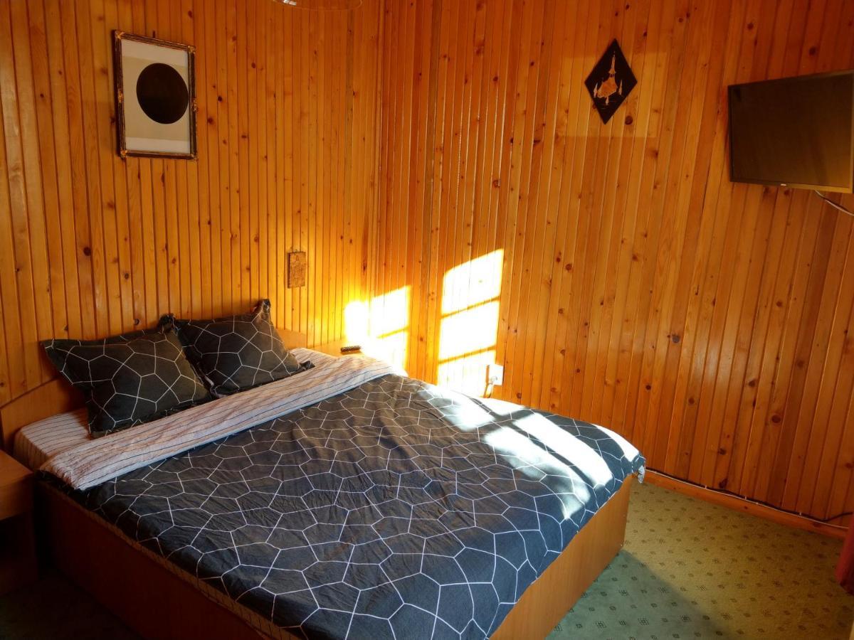 Grandpa'S Hidden Crib, 6 Bedroom, Pet Friendly Sinaia Dış mekan fotoğraf