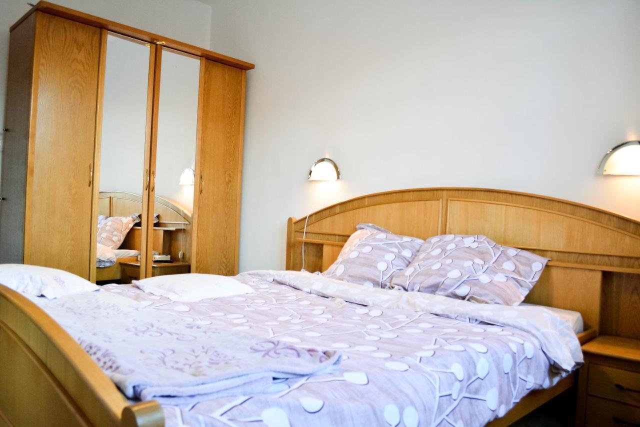 Grandpa'S Hidden Crib, 6 Bedroom, Pet Friendly Sinaia Dış mekan fotoğraf